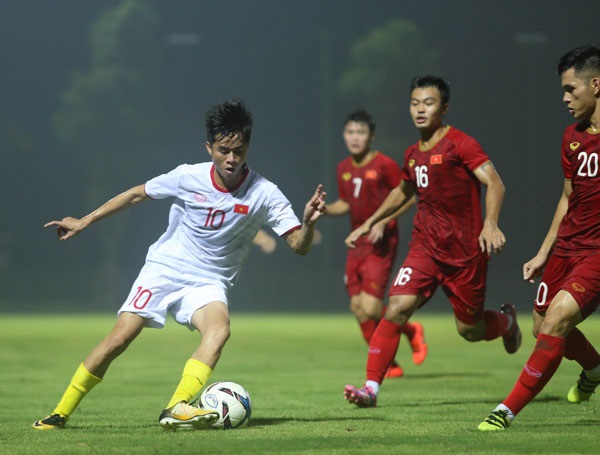 U22 Việt Nam đấu tập, tân binh lu mờ trụ cột