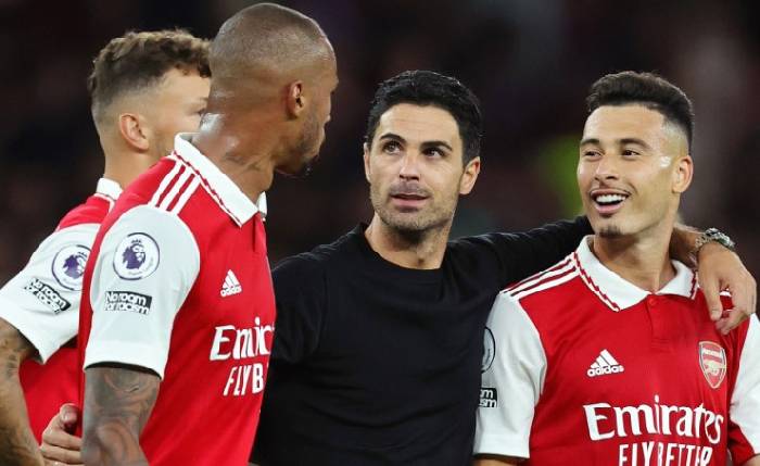 'Kh&ocirc;ng ph&ugrave; hợp đ&acirc;u, cậu ấy đang bị Arteta sử dụng sai c&aacute;ch'