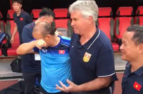 HLV Park giải thích lý do rơi nước mắt khi gặp lại thầy cũ Hiddink