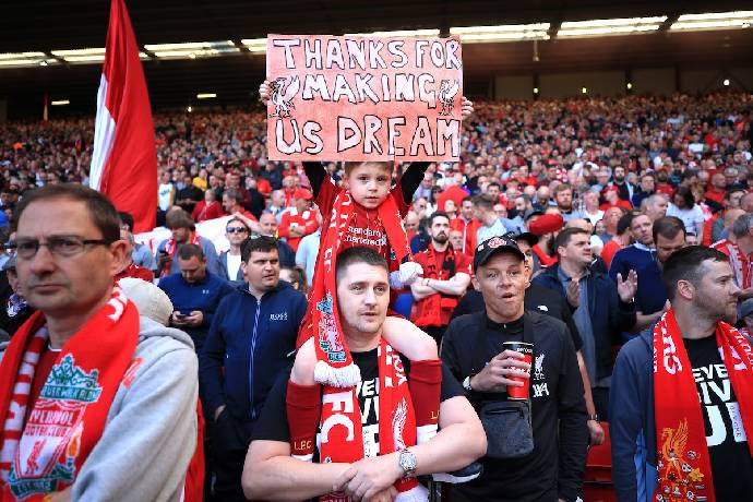 CĐV Liverpool: 'Tại sao cậu ta lại không thể ghi bàn trong pha đó'