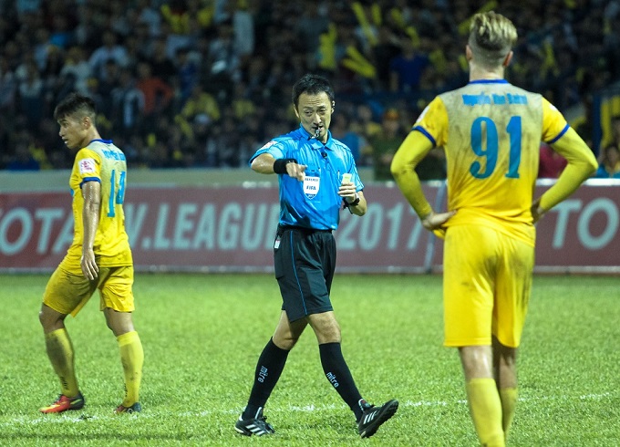 Trọng tài bắt chính trận Việt Nam vs UAE: Vua thẻ phạt