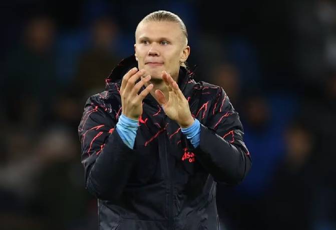 HLV nổi giận v&igrave; học tr&ograve; đổi &aacute;o với Haaland