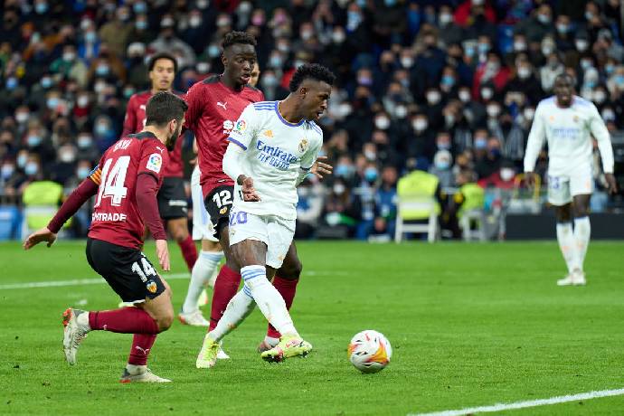 Dự đo&aacute;n, soi k&egrave;o thẻ v&agrave;ng Real Madrid vs Valencia, 2h ng&agrave;y 12/1