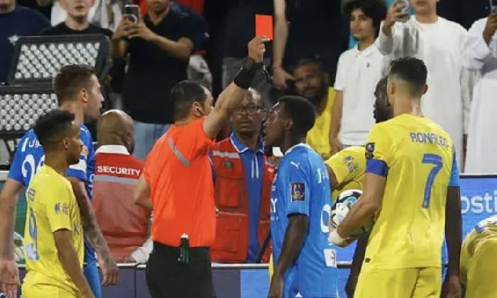 HLV Al Nassr: ‘Ronaldo bị thẻ đỏ vì đối thủ ăn vạ’