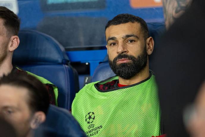 HLV Arne Slot lý giải vì sao ‘ngó lơ’ Salah trong trận thua PSG