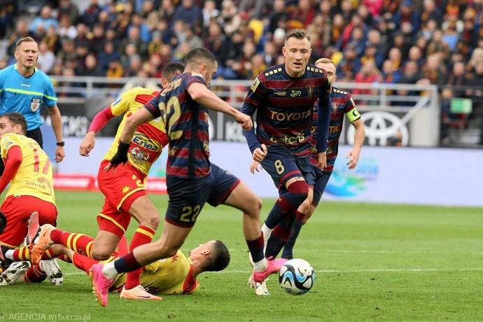 Nhận định, soi k&egrave;o Jagiellonia vs Pogon Szczecin, 22h30 ng&agrave;y 9/5: Dễ h&ograve;a
