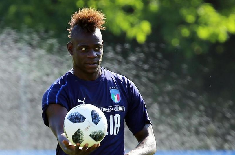 Nhàn cư vi bất thiện, Mario Balotelli gặp rắc rối với cảnh sát