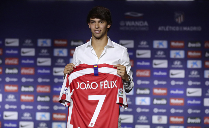 Joao Felix n&oacute;i g&igrave; về việc trở th&agrave;nh &lsquo;bản sao&rsquo; của Cristiano Ronaldo?