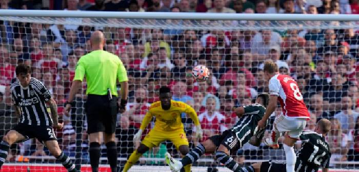 Cựu sao Man City : ''Cậu ta hiện tại chưa đủ trình độ để đá cho M.U'