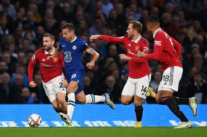 Romano hé lộ lý do khiến M.U để lỡ 'siêu hậu vệ' 62 củ của Chelsea