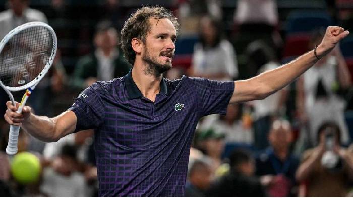 Medvedev lần đầu thắng Learner Tien, vào tứ kết Shanghai Masters 2025