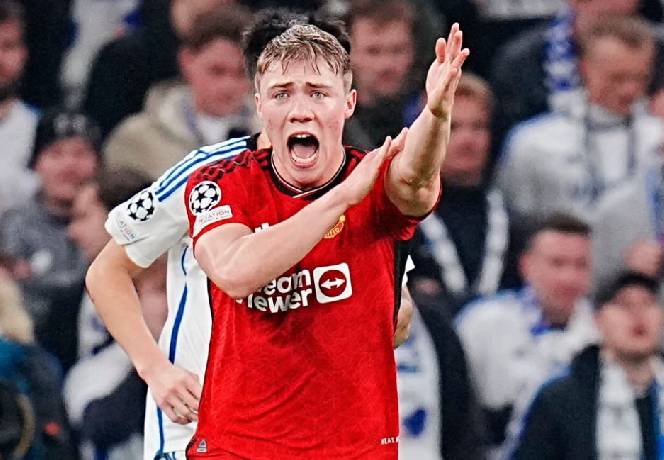 'Man United không có cầu thủ lãnh đạo ở trên sân'