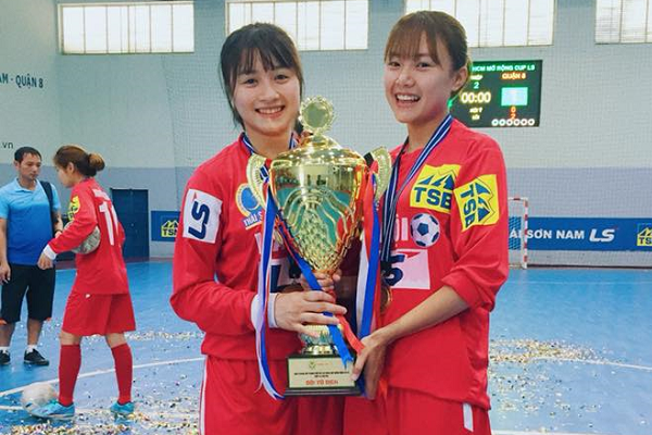 Rộ loạt ảnh mỹ nữ Ho&agrave;ng Thị Loan từng l&ecirc;n đỉnh c&ugrave;ng b&oacute;ng đ&aacute; futsal