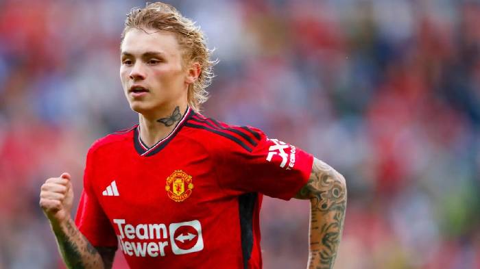 Isak Hansen-Aaroen cân nhắc tương lai ở Manchester United