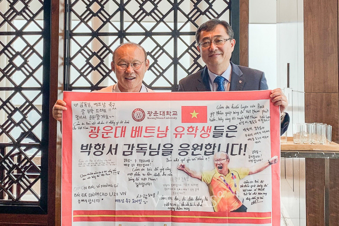 Thầy Park được phong hàm giáo sư ở đại học quê nhà