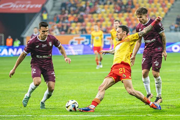 Nhận định, soi k&egrave;o Korona Kielce vs Jagiellonia, 1h30 ng&agrave;y 11/4: Kh&oacute; lường