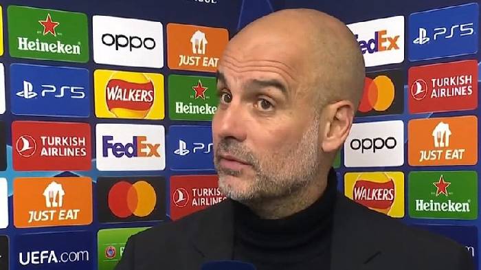 Pep 'sấy t&oacute;c' c&aacute;nh truyền th&ocirc;ng v&igrave; một c&acirc;u hỏi ngớ ngẩn