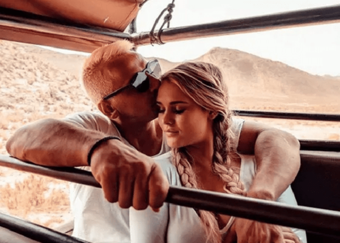 Người đẹp n&aacute;o loạn CK C1 khoe được cầu thủ Liverpool t&aacute;n tỉnh