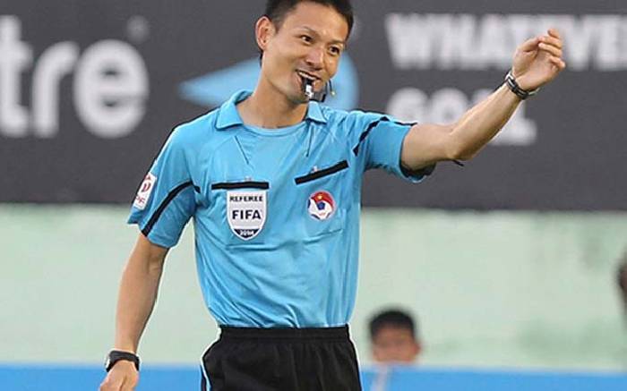 Trọng t&agrave;i trận Việt Nam vs Malaysia (23h45 11/6): Từng điều khiển V.League