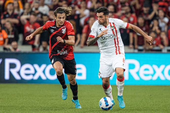 Soi kèo phạt góc Estudiantes vs Athletico/PR, 7h30 ngày 12/8