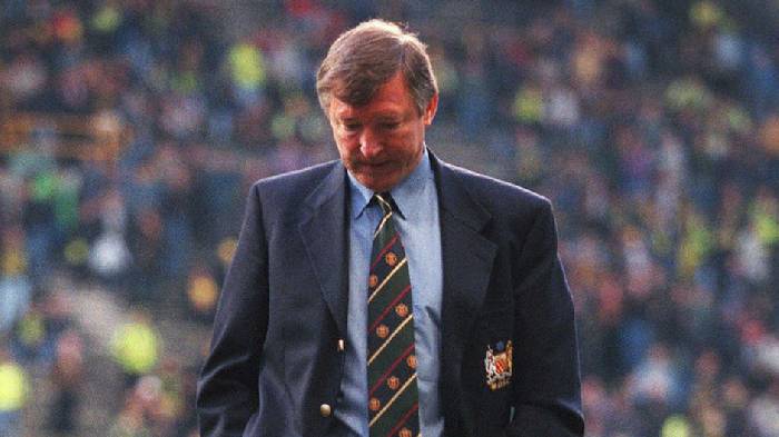 'Sir Alex gọi tôi đến văn phòng và nói: Cậu hãy giải nghệ đi'