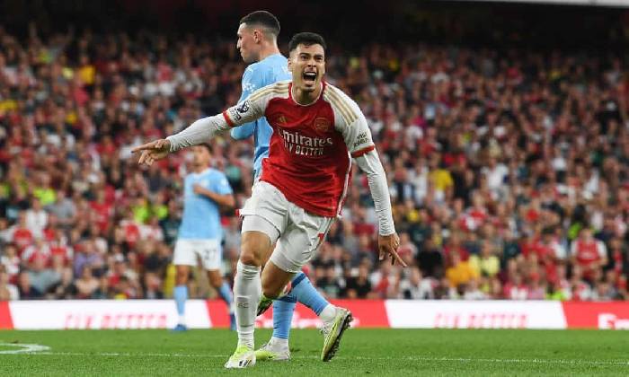 Arsenal 'cân nhắc' đề nghị điên rồi với đối thủ không đội trời chung