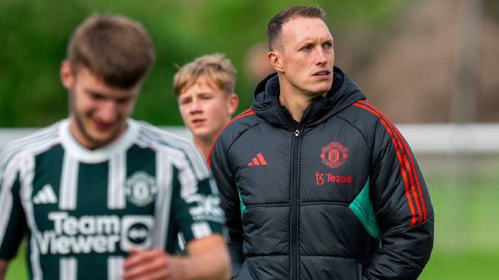 Phil Jones tiết lộ bước đi mới, được Man United 'hậu thuẫn' tối đa