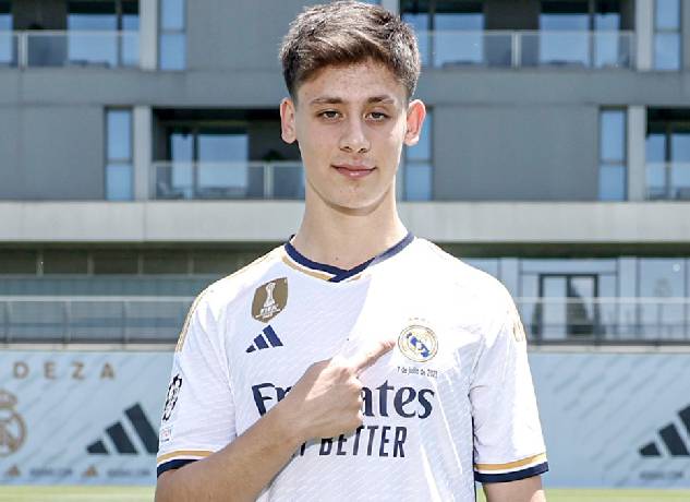 'Nhọ' như tân binh Real: Chuẩn bị ra mắt thì lại chấn thương