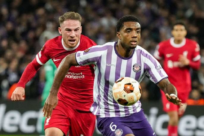 VAR gây tranh cãi khiến Liverpool thua đội hạng 14 tại Ligue 1