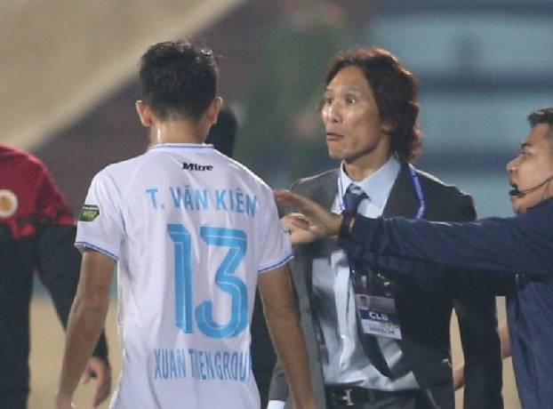 HLV Gong Oh Kyun n&oacute;i điều bất ngờ sau khi tố cầu thủ Nam Định đ&aacute;nh v&agrave;o ngực