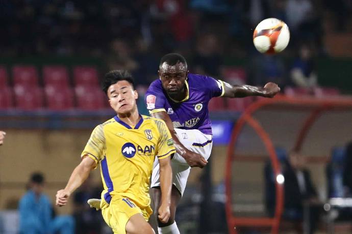 Tuấn Hải tỏa s&aacute;ng gi&uacute;p CLB H&agrave; Nội thắng SLNA