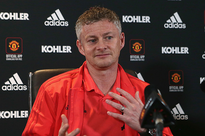 C&oacute; v&ocirc; địch Champions League, Solskjaer vẫn rời Man United cuối m&ugrave;a?