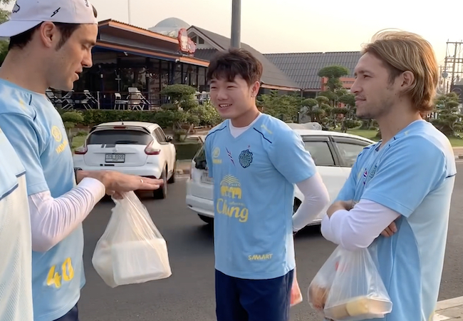 VIDEO: Xu&acirc;n Trường hạnh ph&uacute;c tại Buriram United sau khi ho&agrave;n tất hợp đồng