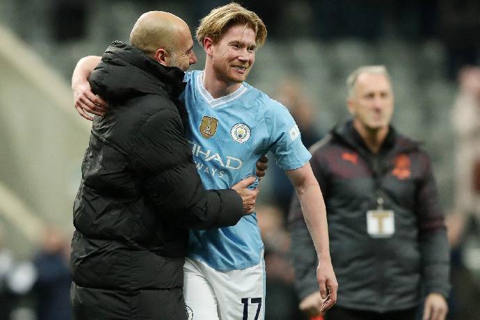 Pep Guardiola đ&aacute;p trả tin đồn De Bruyne kh&ocirc;ng đủ sức chơi 90 ph&uacute;t