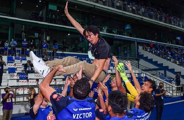 TP.HCM trả lương gấp đôi để thuyết phục HLV Dusit Chalermsan