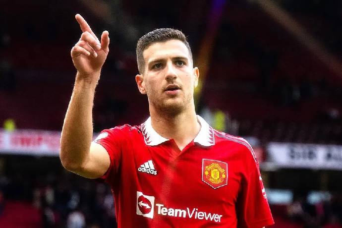 Tin M.U tối 11/4: Đ&agrave;m ph&aacute;n lấy hậu vệ đa năng; Barca quyết t&acirc;m c&oacute; Dalot