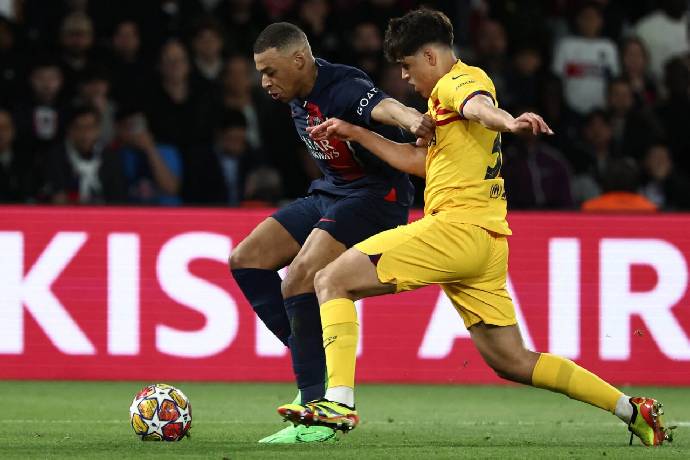 Pau Cubarsi, trung vệ 17 tuổi khiến Mbappe tắt điện là ai?