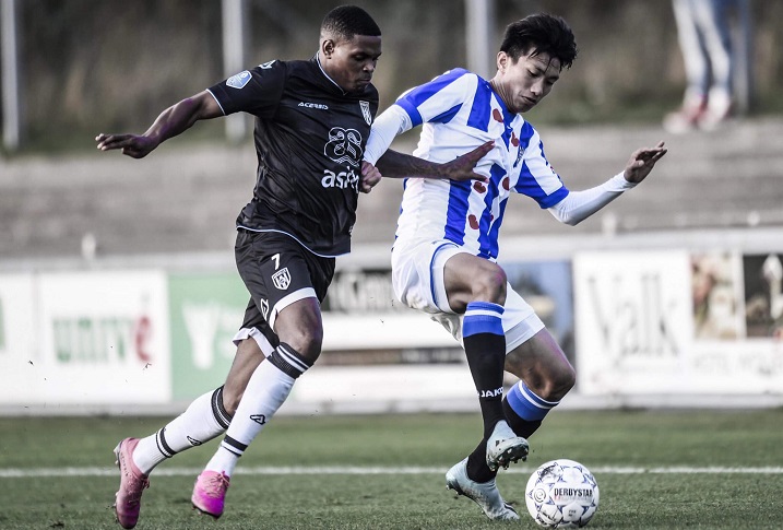 Văn Hậu có bị giảm lương khi tái ký hợp đồng với Heerenveen?