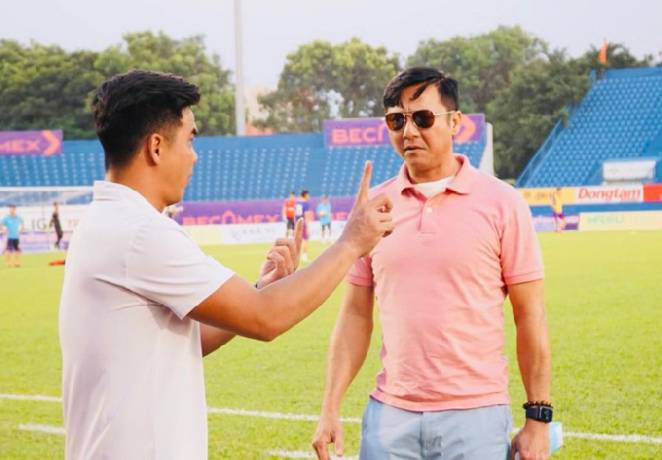 Theo chân Lê Huỳnh Đức, thầy ruột của Đức Chinh rời SHB Đà Nẵng