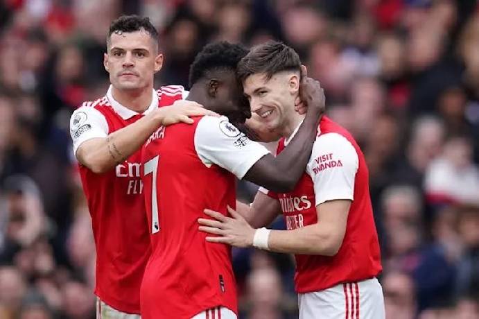 'Cậu ấy qu&aacute; giỏi để phải ngồi dự bị tại Arsenal'