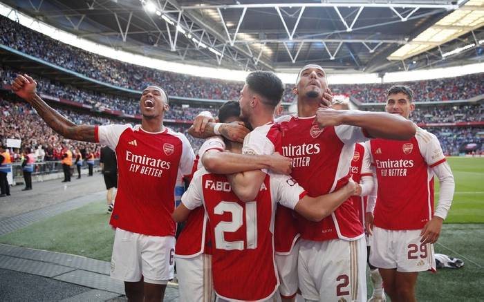 'Hắn ta gia nhập Arsenal đơn giản chỉ v&igrave; tiền, chẳng c&oacute; l&yacute; do g&igrave; nữa'