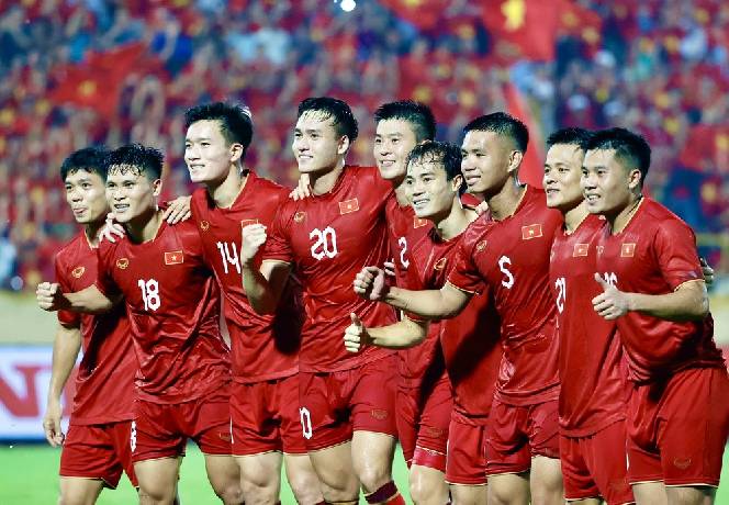 Tuyển Việt Nam tụt 1 bậc, bị Indonesia &aacute;p s&aacute;t tr&ecirc;n bảng xếp hạng FIFA