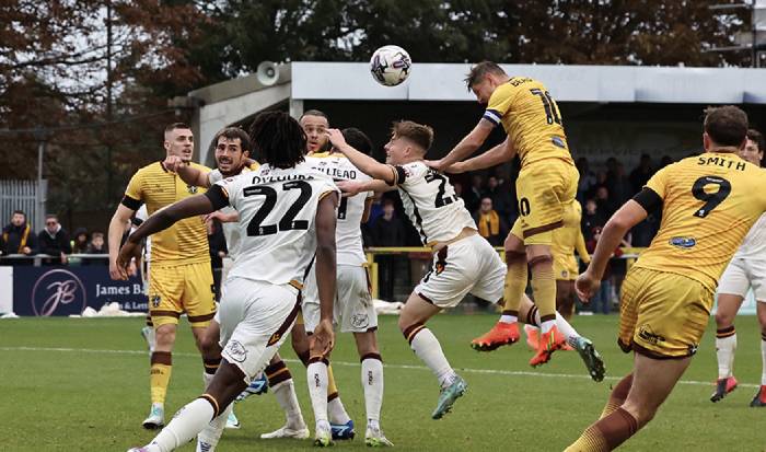 Nhận định, soi k&egrave;o Farnham Town vs Sutton United, 18h30 ng&agrave;y 11/10: S&aacute;ng cửa dưới