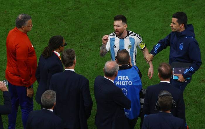 Argentina tho&aacute;t &aacute;n FIFA, Messi ung dung chờ b&aacute;n kết World Cup