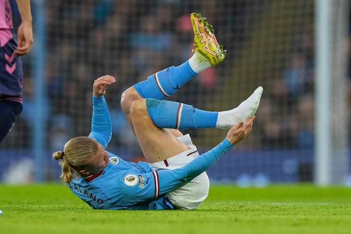 Haaland b&aacute;o tin dữ, nguy cơ nghỉ hết năm 2023