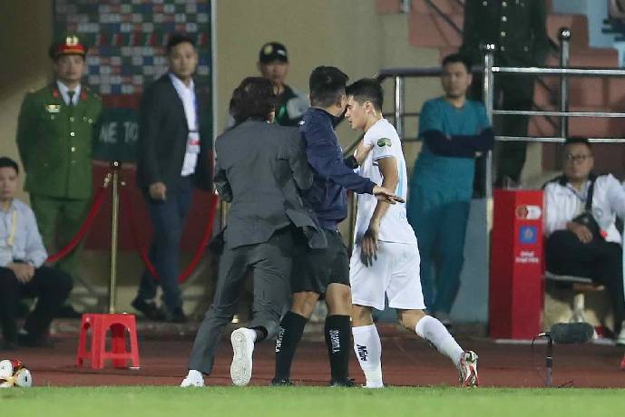 VPF ra quyết định xử l&yacute; vụ x&ocirc; x&aacute;t của HLV Gong Oh Kyun v&agrave; Trần Văn Ki&ecirc;n