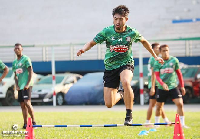 Lee Nguyễn g&acirc;y sốc khi được hỏi về đối thủ Than Quảng Ninh