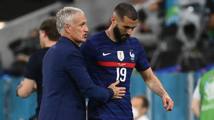 Bị Deschamps bêu xấu, Benzema 'mở giao tranh' ngay trên MXH
