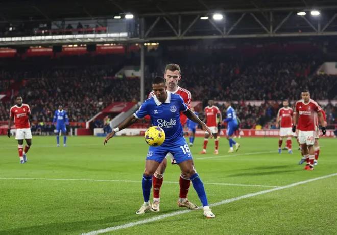 Soi kèo góc Nottingham vs Everton, 21h00 ngày 12/4