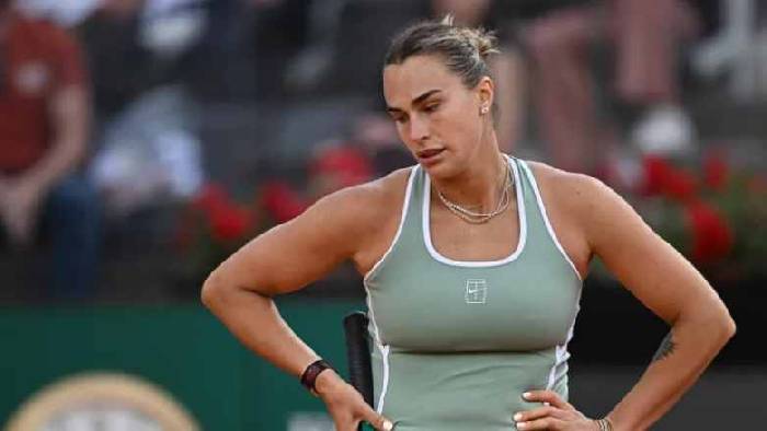 Sabalenka thua sốc ở vòng 3 Rome Masters, nguy cơ bỏ lỡ Pháp Mở rộng vì chấn thương